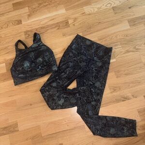 Lululemon size 4 Foil Metallic Wunder Train Set Sold Out
